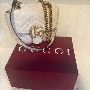 Gucci White and Gold Chain Shoulder Bag
